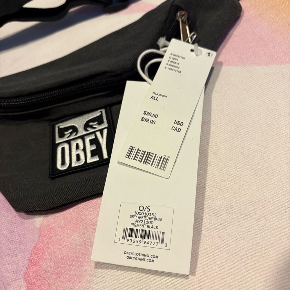 NEW * Obey Black & Gray Fanny Pack Belt Waist Bag NWT Shepard Fairey Andre Giant - Picture 3 of 8